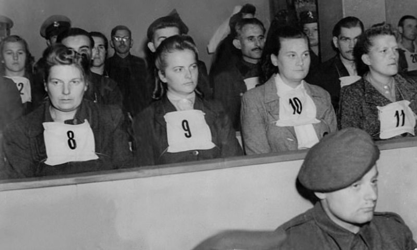 The hyena of Auschwitz: photos of cruel concentration camp guards will be auctioned off