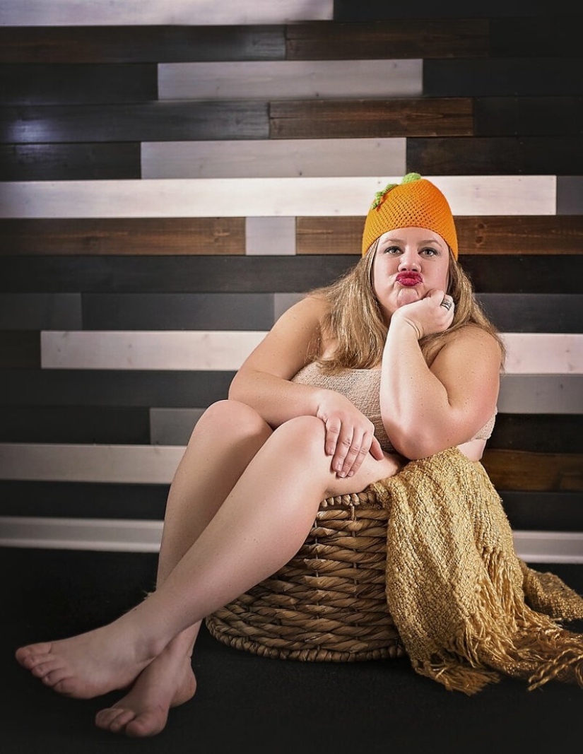 The idea for a photo shoot: a 34-year-old mother of three children in the role of a baby in a diaper