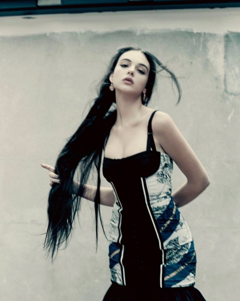 The Incredible Virgin Cassel is the daughter of Vincent Cassel and Monica Bellucci