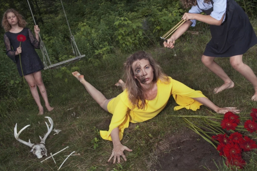 "The joys of family life": a photo project about a very bad mother