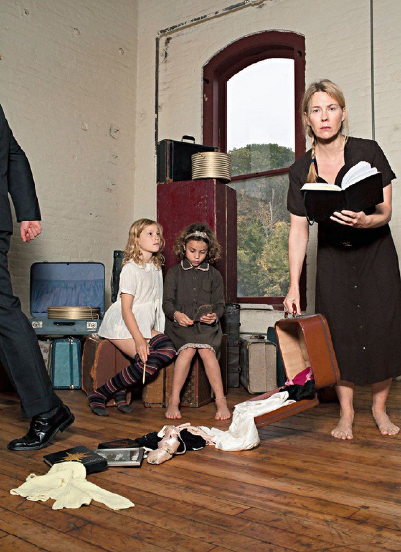 "The joys of family life": a photo project about a very bad mother