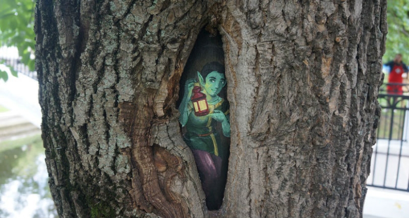 The Little Prince and the Hedgehog in the fog: who paints fairy-tale pictures on the trees of Moscow