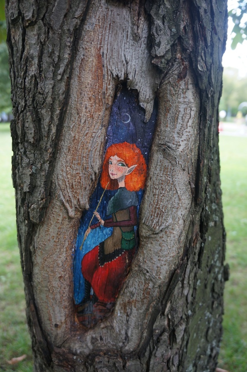 The Little Prince and the Hedgehog in the fog: who paints fairy-tale pictures on the trees of Moscow