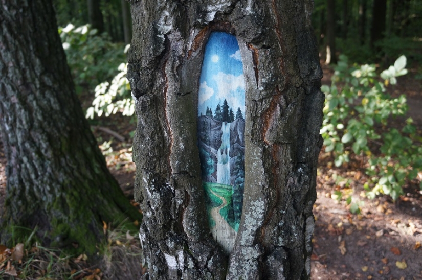 The Little Prince and the Hedgehog in the fog: who paints fairy-tale pictures on the trees of Moscow