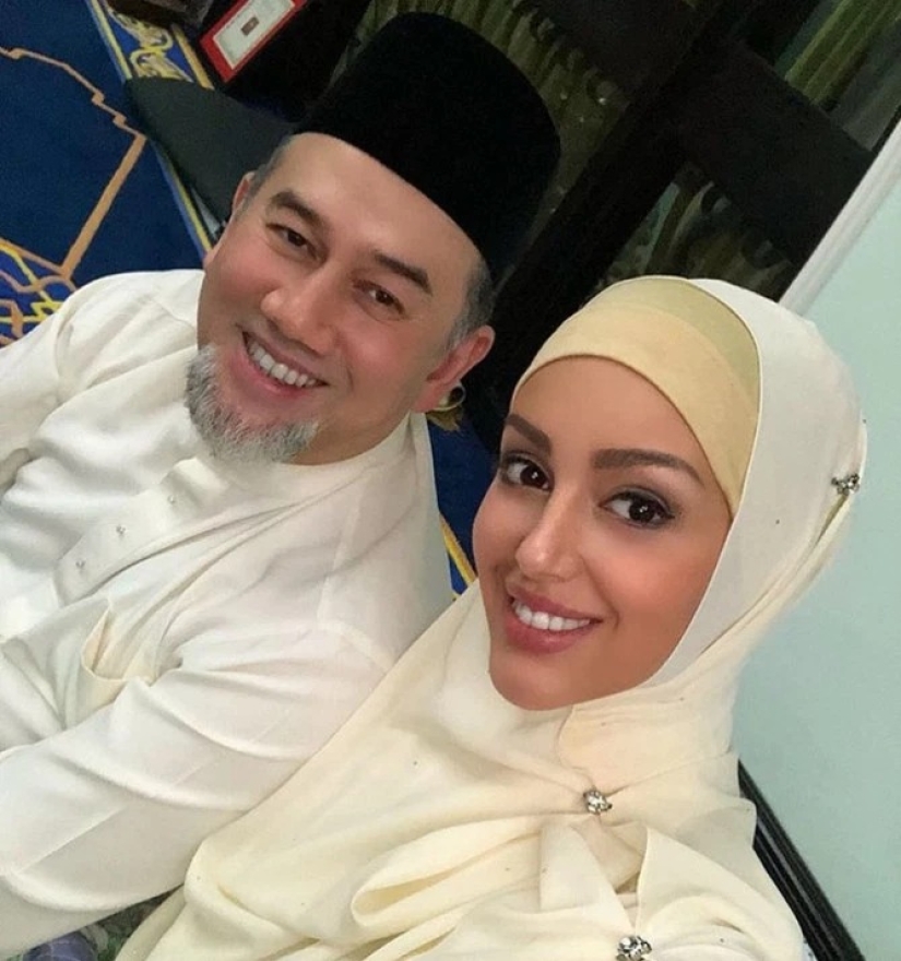 The Malaysian monarch broke up with his Russian wife because of intimacy in the pool