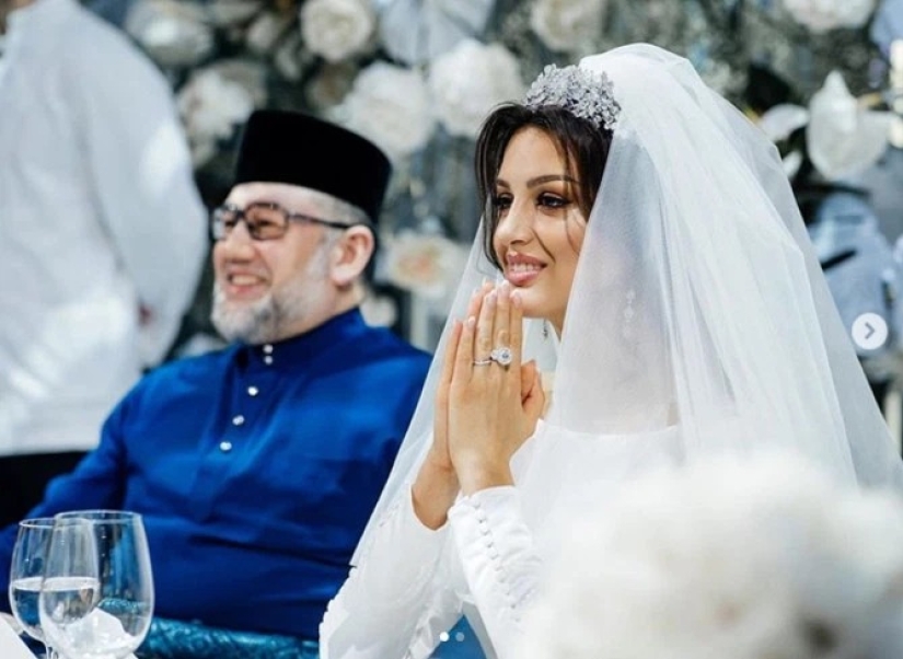 The Malaysian monarch broke up with his Russian wife because of intimacy in the pool