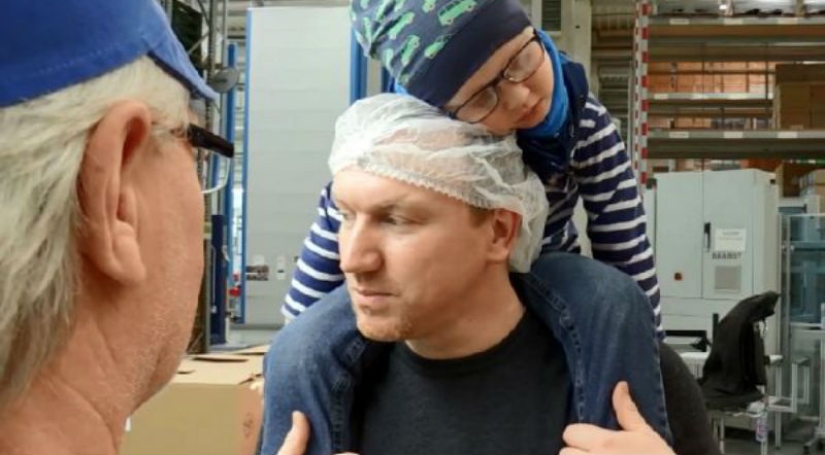 The man wanted to quit his job to take care of his cancer-stricken son, but his colleagues worked 3,300 hours for him