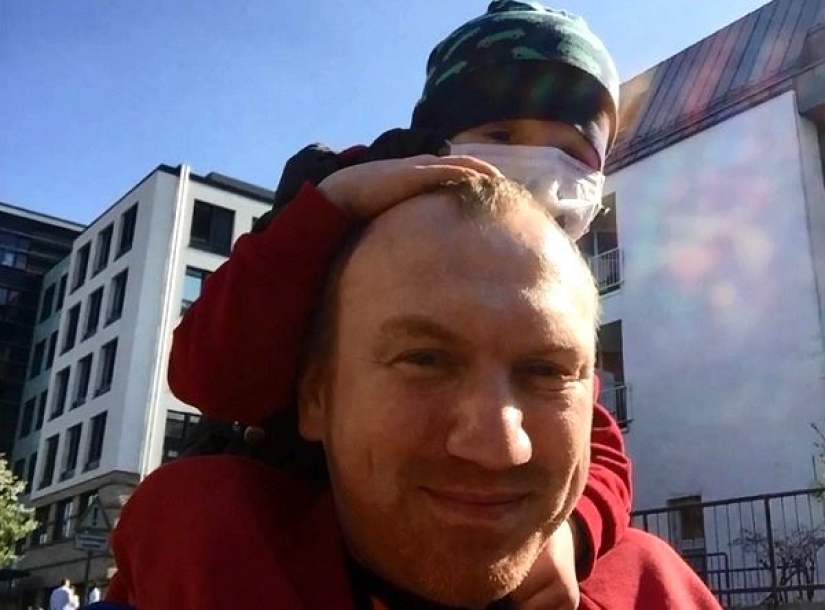 The man wanted to quit his job to take care of his cancer-stricken son, but his colleagues worked 3,300 hours for him