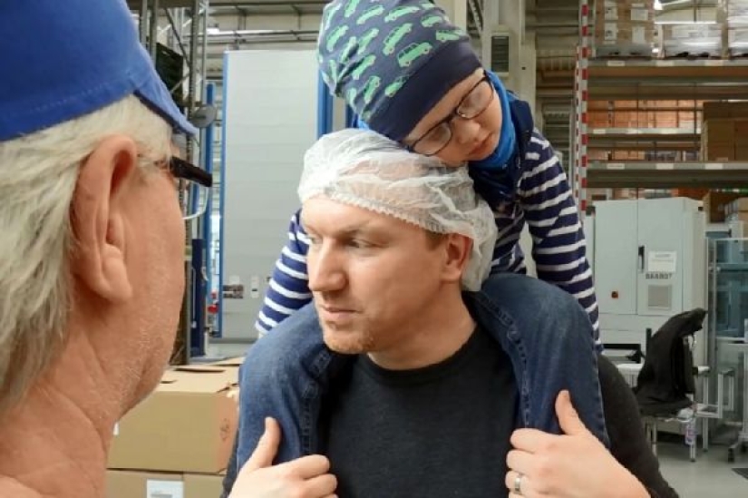 The man wanted to quit his job to take care of his cancer-stricken son, but his colleagues worked 3,300 hours for him