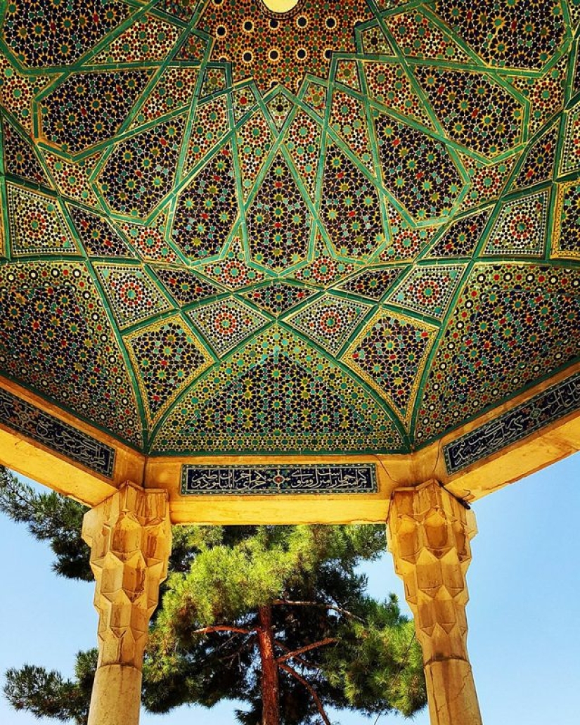 The mesmerizing beauty of Iranian mosques The mesmerizing beauty of Iranian mosques