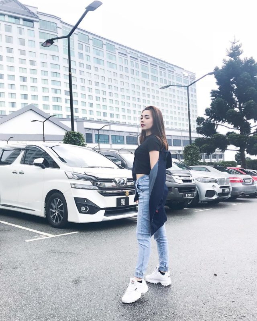 "The most beautiful flight attendant in the world?": photo of an AirAsia flight attendant has gone viral "The most beautiful flight attendant in the world?": photo of an AirAsia flight attendant has gone viral