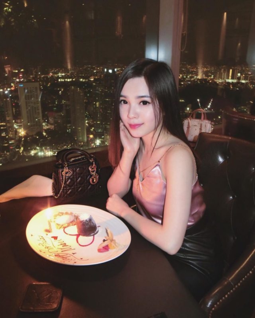 "The most beautiful flight attendant in the world?": photo of an AirAsia flight attendant has gone viral "The most beautiful flight attendant in the world?": photo of an AirAsia flight attendant has gone viral