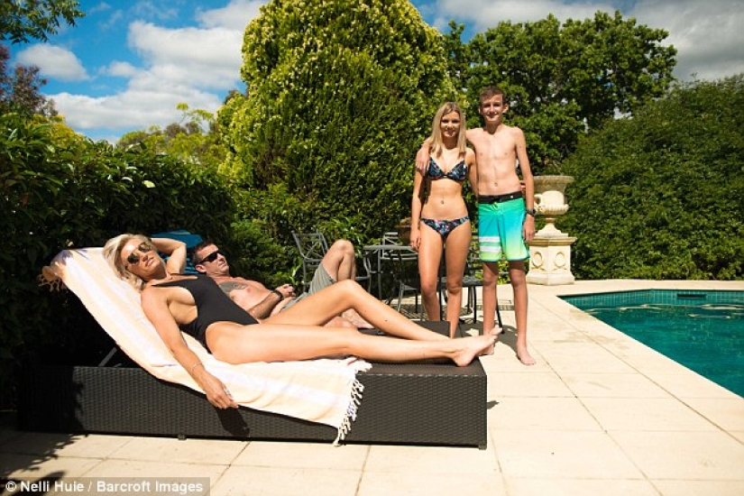 The mother of two children declared that she is the owner of the longest legs in the world The mother of two children declared that she is the owner of the longest legs in the world