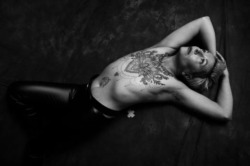 The Naked Truth: Brave patients confront cancer by showing off scars in Ami Barwell's poignant photo project The Naked Truth: Brave patients confront cancer by showing off scars in Ami Barwell's poignant photo project
