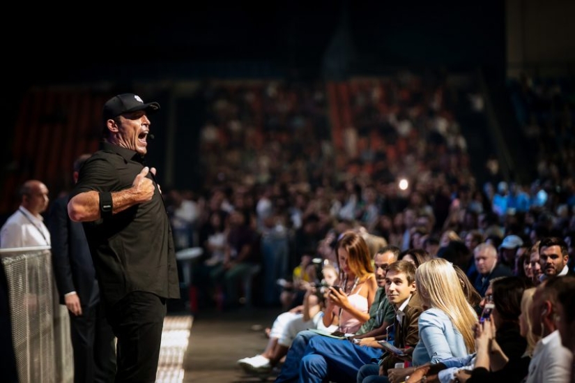 The nimble coach: Tony Robbins was accused of sexual harassment The nimble coach: Tony Robbins was accused of sexual harassment