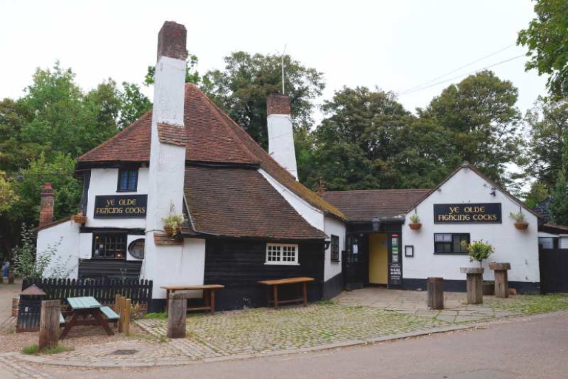 The oldest pub in England, which has been operating since 793, has closed The oldest pub in England, which has been operating since 793, has closed