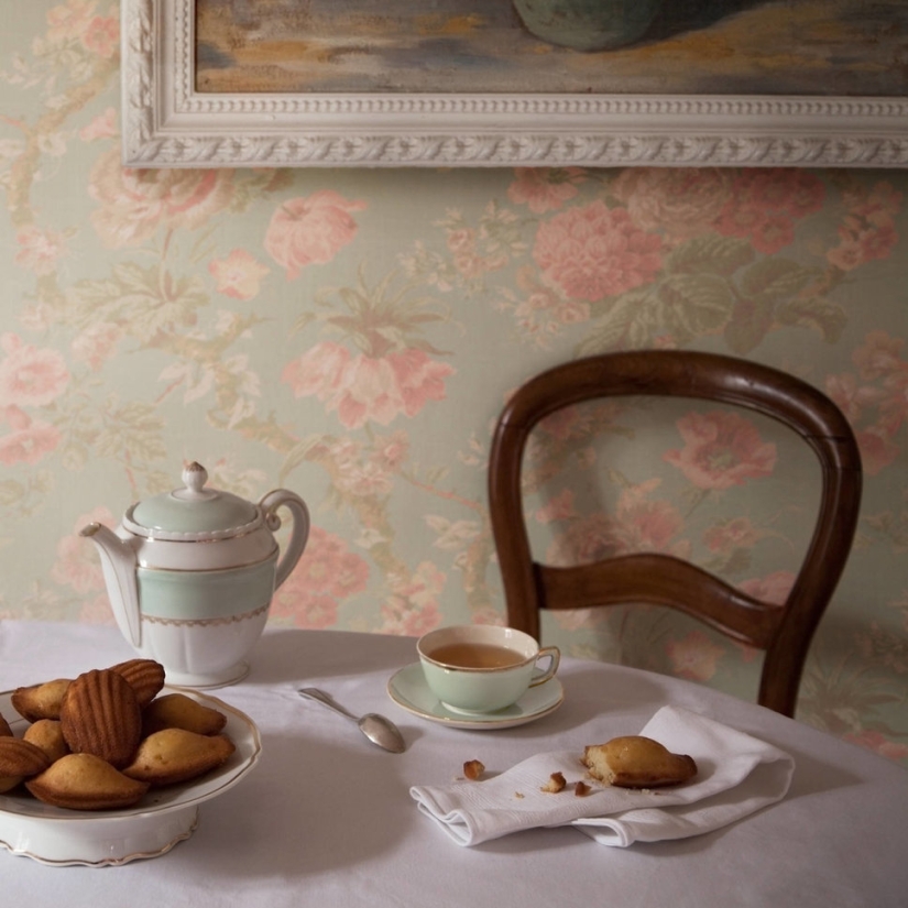 The photographer recreates the feasts described on the pages of famous literary works