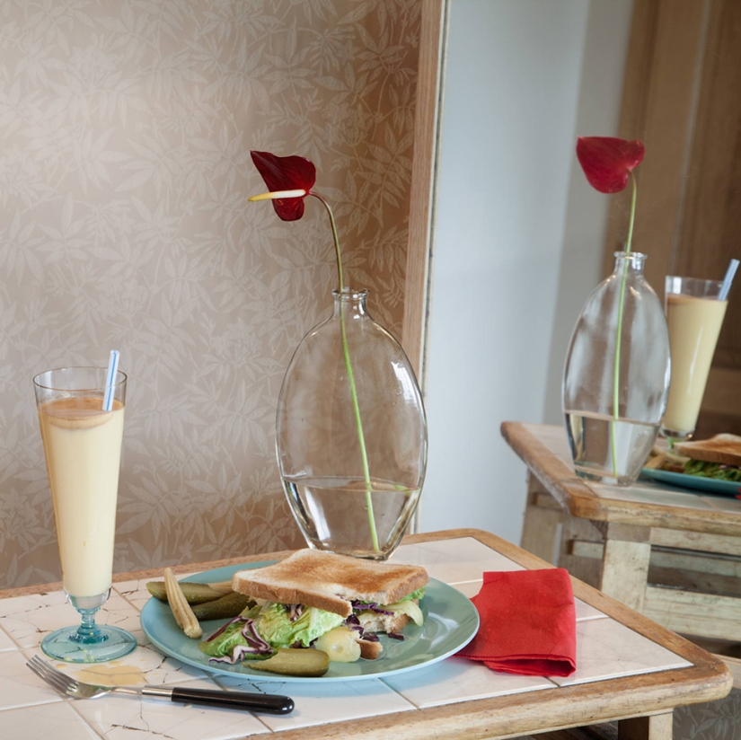 The photographer recreates the feasts described on the pages of famous literary works