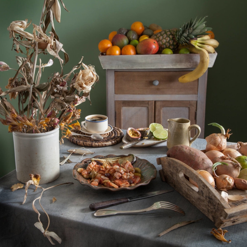 The photographer recreates the feasts described on the pages of famous literary works