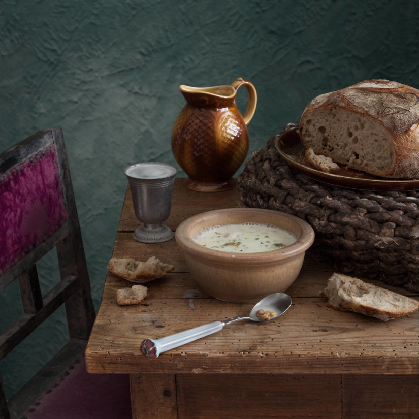 The photographer recreates the feasts described on the pages of famous literary works