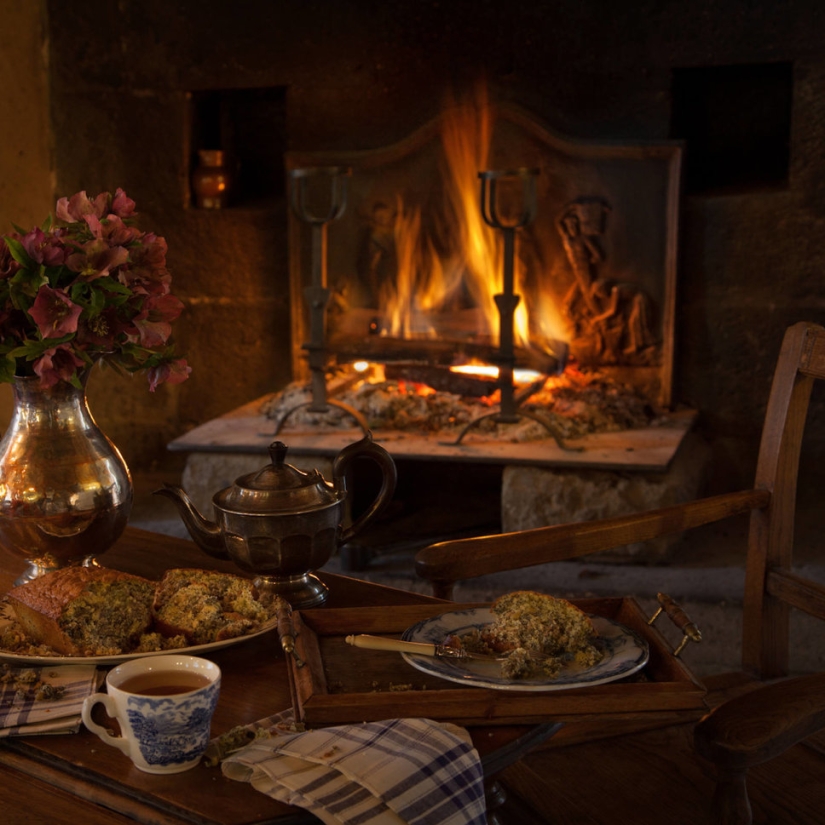 The photographer recreates the feasts described on the pages of famous literary works