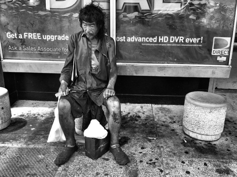 The photographer took pictures of homeless people for ten years, and then she met her father among them The photographer took pictures of homeless people for ten years, and then she met her father among them