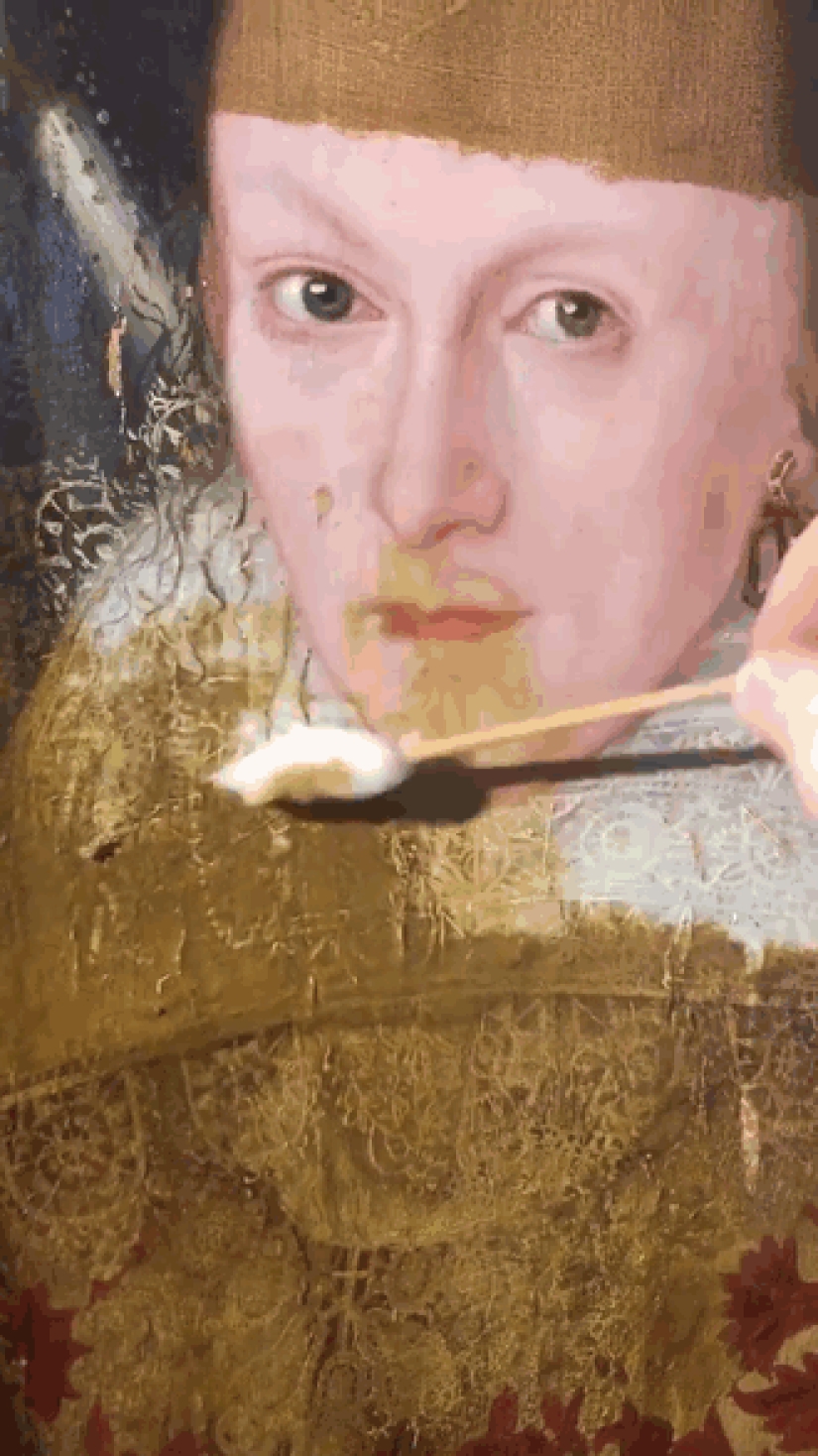 The portrait of the XVII century was cleaned of a layer of varnish, and the result is stunning The portrait of the XVII century was cleaned of a layer of varnish, and the result is stunning