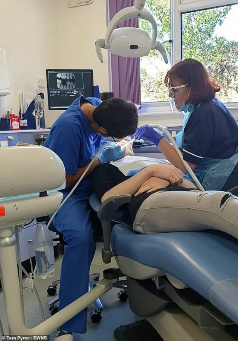 The power engineer who destroyed teeth and life: the 21-year-old guy lost his smile and dreams, regularly drinking an invigorating drink