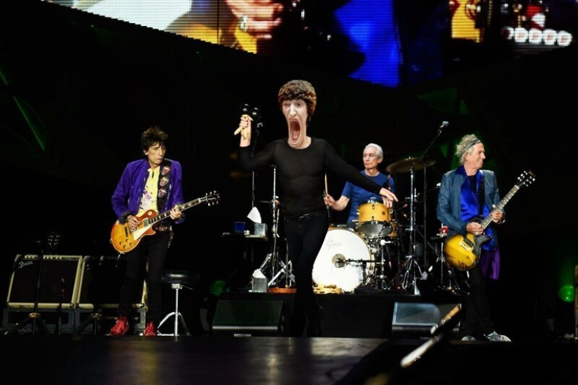 The reason for the meme: a screaming statue in Italy blew up the Internet