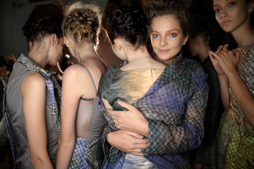 The reverse side of fashion: what the podium hides