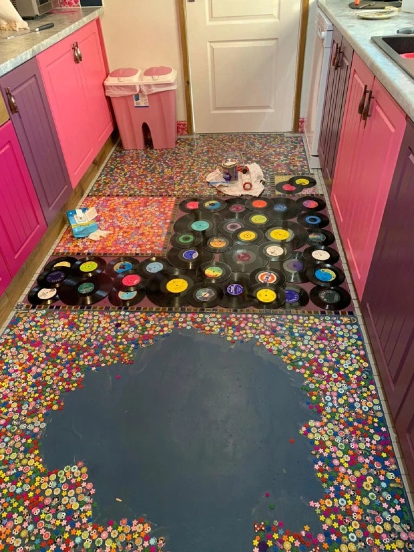 The song is sung: a woman avenged her husband for treason by laying out the floor with his collectible records