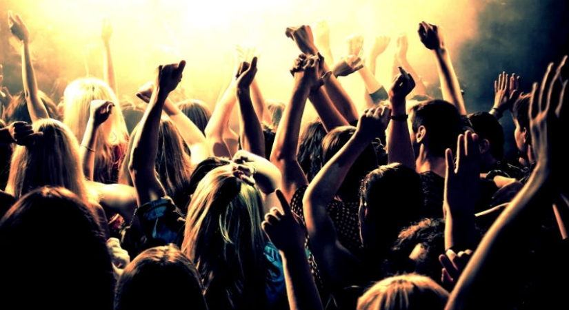 The tenant tried to recapture the cost of the room by throwing a grand party, for which he was blocked for life by Airbnb The tenant tried to recapture the cost of the room by throwing a grand party, for which he was blocked for life by Airbnb