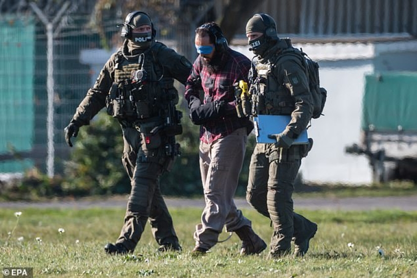 The terrorist involved in the tragedy of 9/11 returned home, he was greeted as a hero