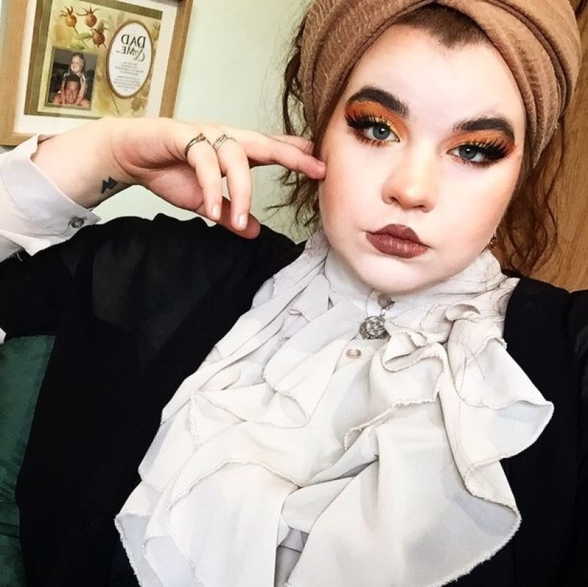 The Tik-Tok star calls herself a witch and makes good money on witchcraft