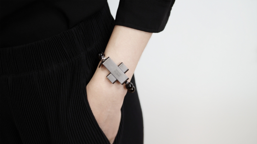 The Vatican has introduced the "smart" eRosary rosary, which will teach you to pray and help you count calories