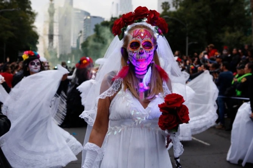 The Walking Dead: a traditional parade in honor of the Day of the Dead was held in Mexico