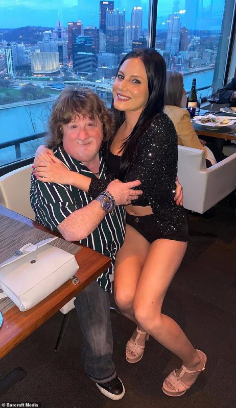 The webcam model adores her one-and-a-half-meter lover, who is 27 years older than her