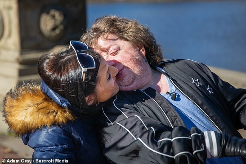 The webcam model adores her one-and-a-half-meter lover, who is 27 years older than her