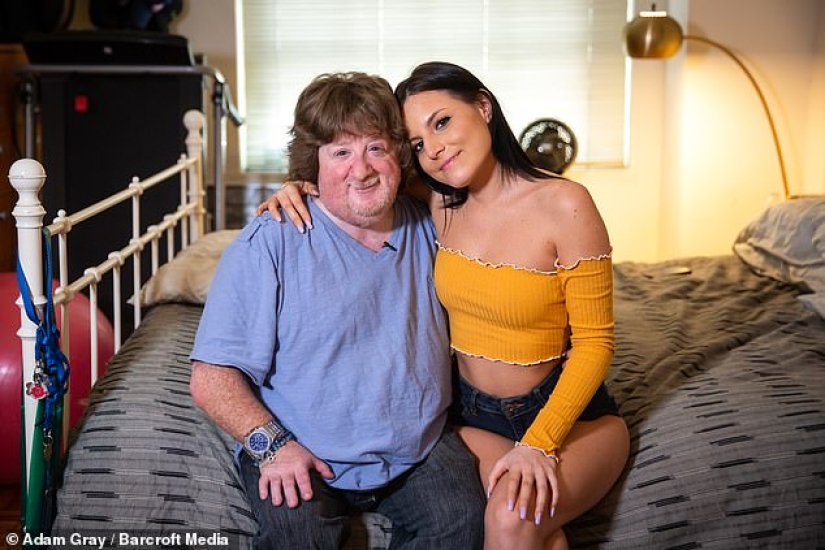 The webcam model adores her one-and-a-half-meter lover, who is 27 years older than her
