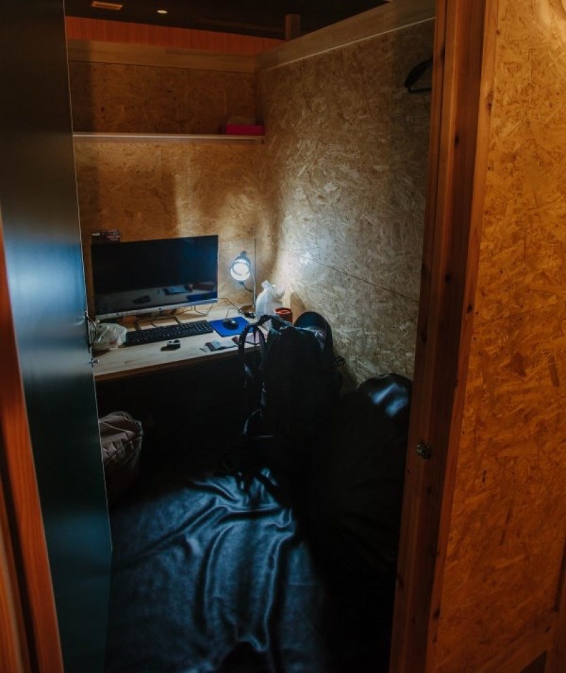 The whole of Japan for a thousand dollars: instructions of a professional traveler