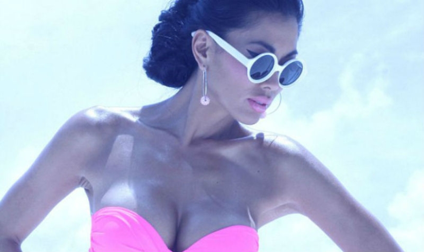 The wife of a plastic surgeon with an ideal body became an advertisement for her husband's clinic