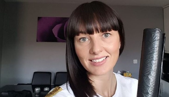 The woman came to the party in a dress from a garbage bag and was irresistible