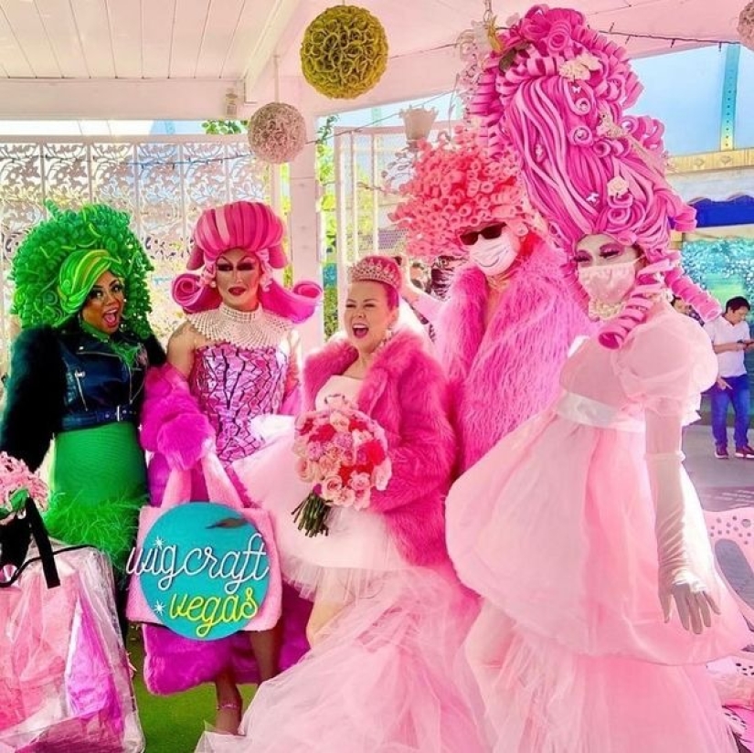 The world in pink tones: an American woman married her favorite pink color The world in pink tones: an American woman married her favorite pink color