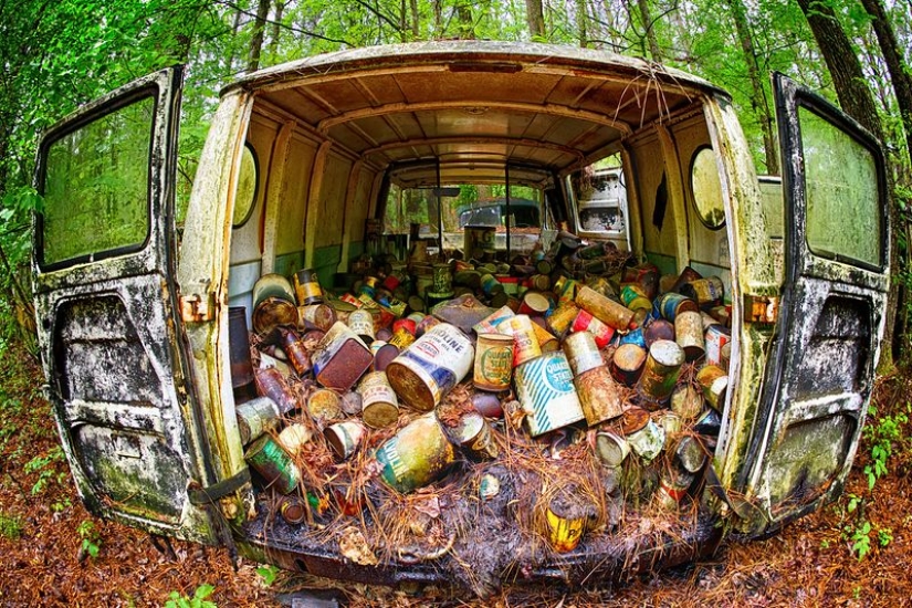 The world's largest cemetery of old cars The world's largest cemetery of old cars