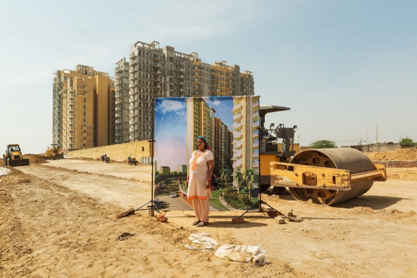 There are no millionaires in the slums: why does a photographer from Paris take pictures of poor people against the backdrop of luxurious Indian complexes There are no millionaires in the slums: why does a photographer from Paris take pictures of poor people against the backdrop of luxurious Indian complexes