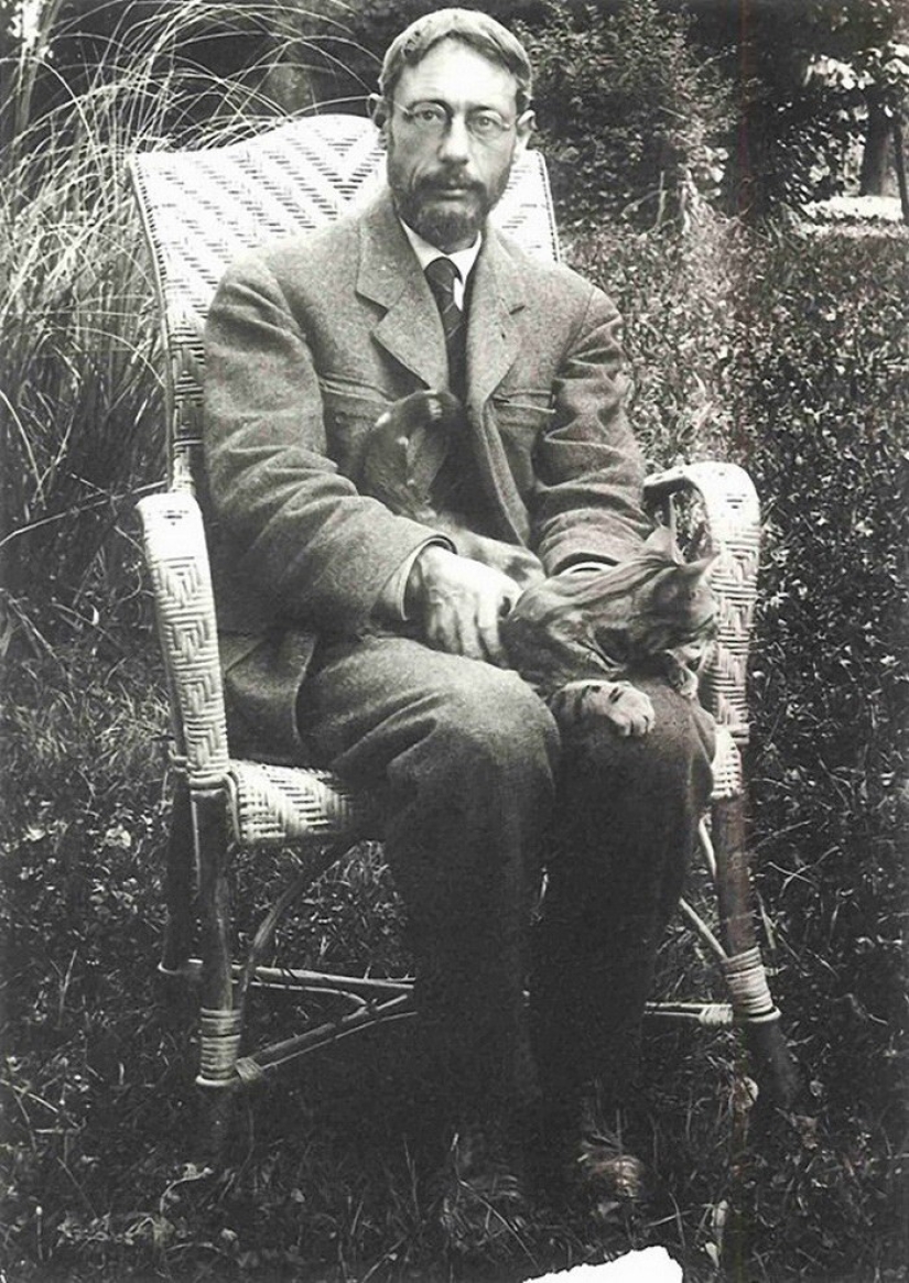 There is a cat behind every great man