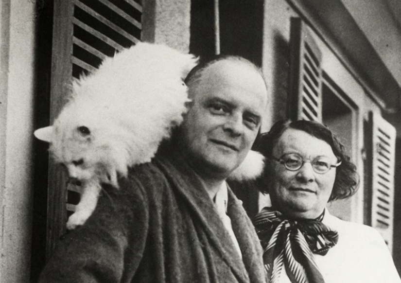 There is a cat behind every great man