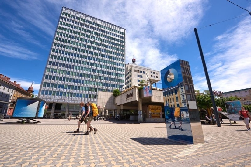 There is a device on the streets of Ljubljana that measures how blue the sky is