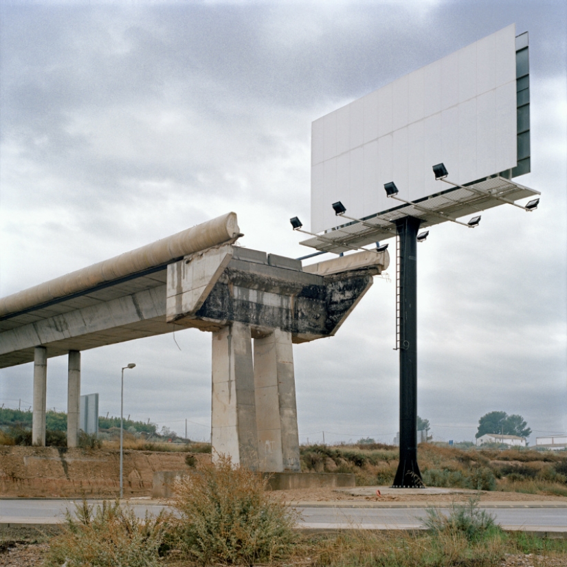 "There is no adblock on you!": the artist imagined what life would look like without advertising