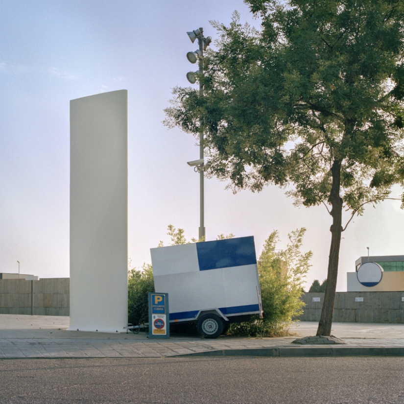 "There is no adblock on you!": the artist imagined what life would look like without advertising